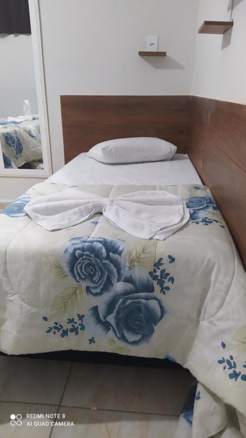 Pousada Quarto Com Tv,Ar,Frigobar,Wifi E Garagem Апаресіда Екстер'єр фото